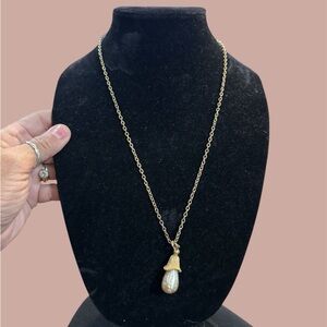Elegant Gold Pearl Pendant Necklace